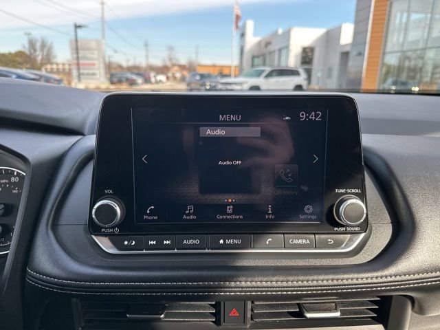 Used 2025 Nissan Rogue SV image 32