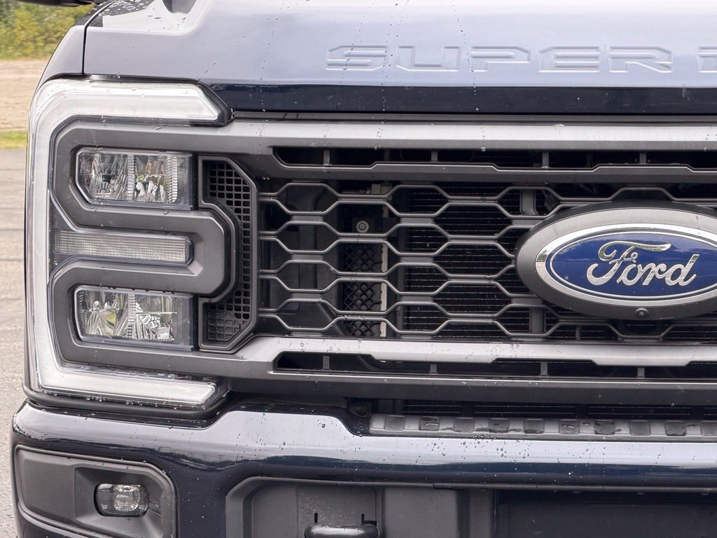 Used 2023 Ford F250 Lariat w/ Sport Appearance Package AWD/4WD image 4