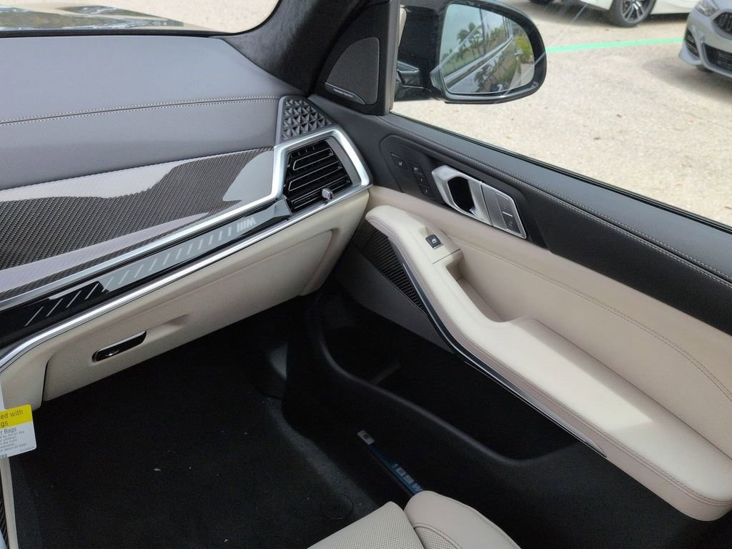 New 2026 BMW X7 M60i image 17