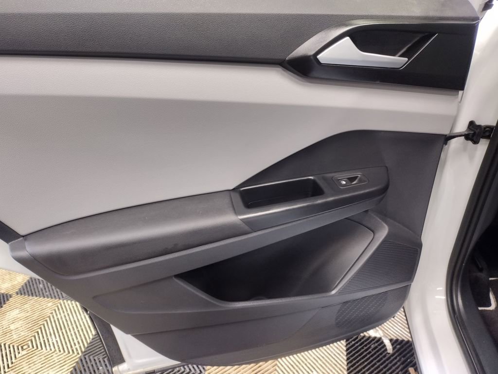 Certified 2023 Volkswagen Taos SE w/ Panoramic Sunroof Package image 33