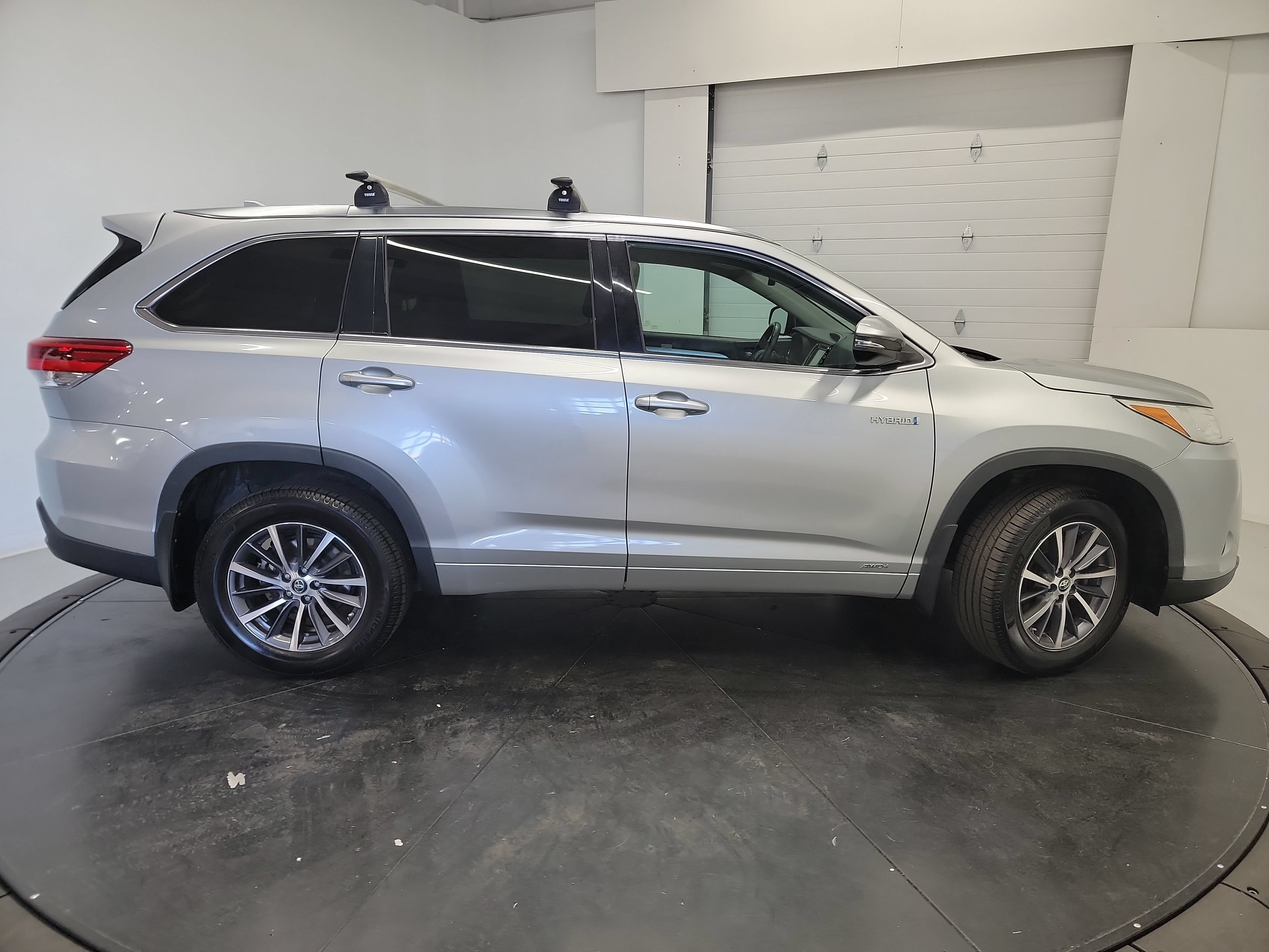 Used 2017 Toyota Highlander XLE w/ Carpet Mat Package AWD/4WD image 11