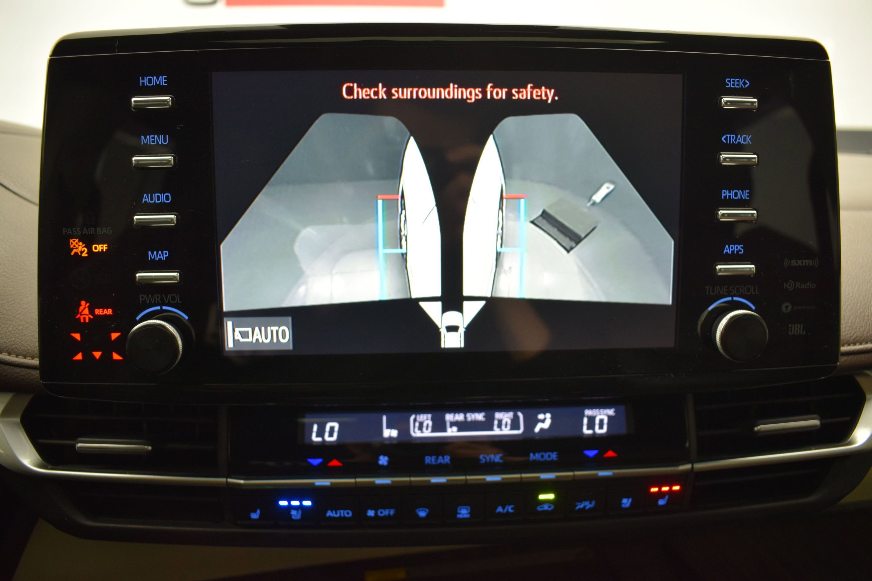 Used 2022 Toyota Sienna Platinum AWD/4WD image 23