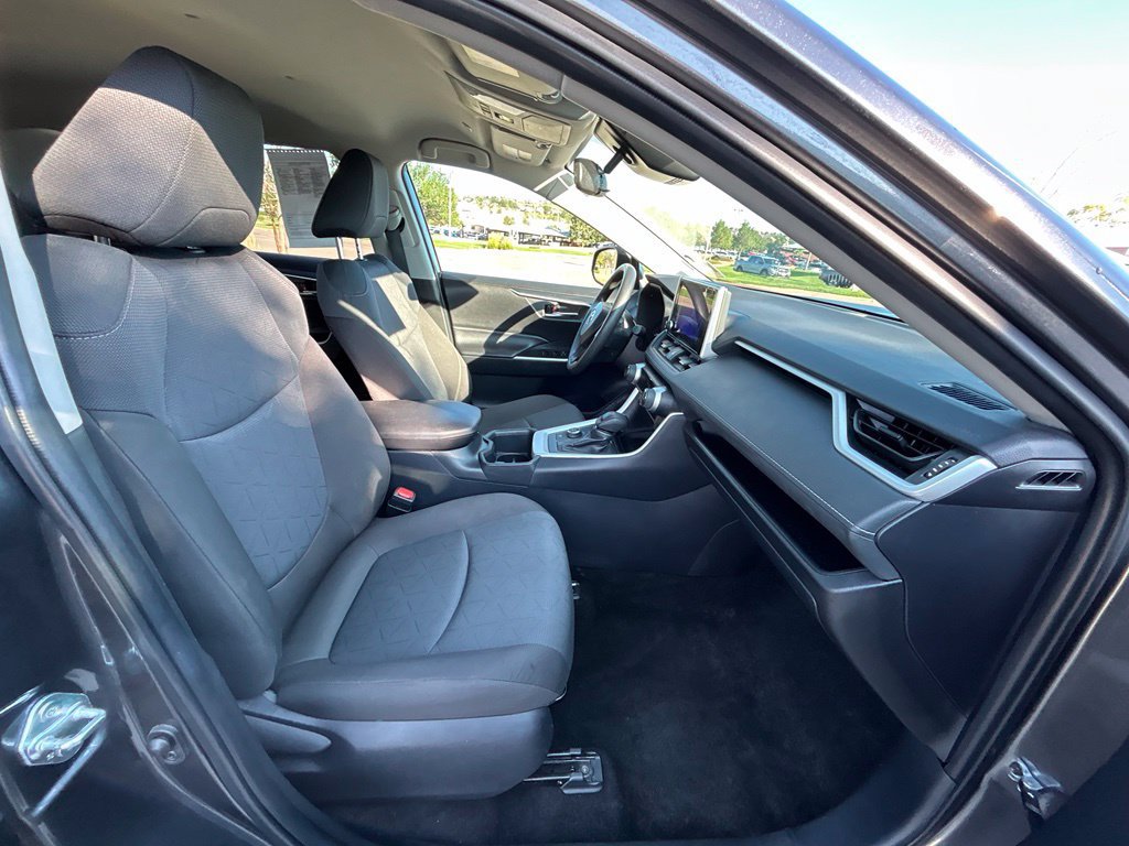 Used 2025 Toyota RAV4 XLE AWD/4WD image 32