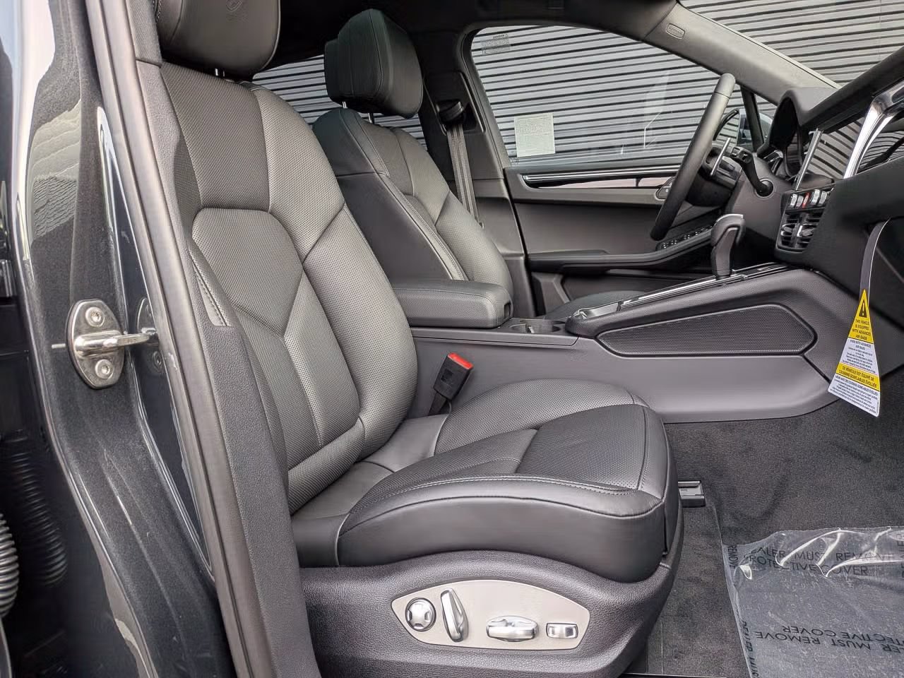 Certified 2026 Porsche Macan AWD/4WD image 26