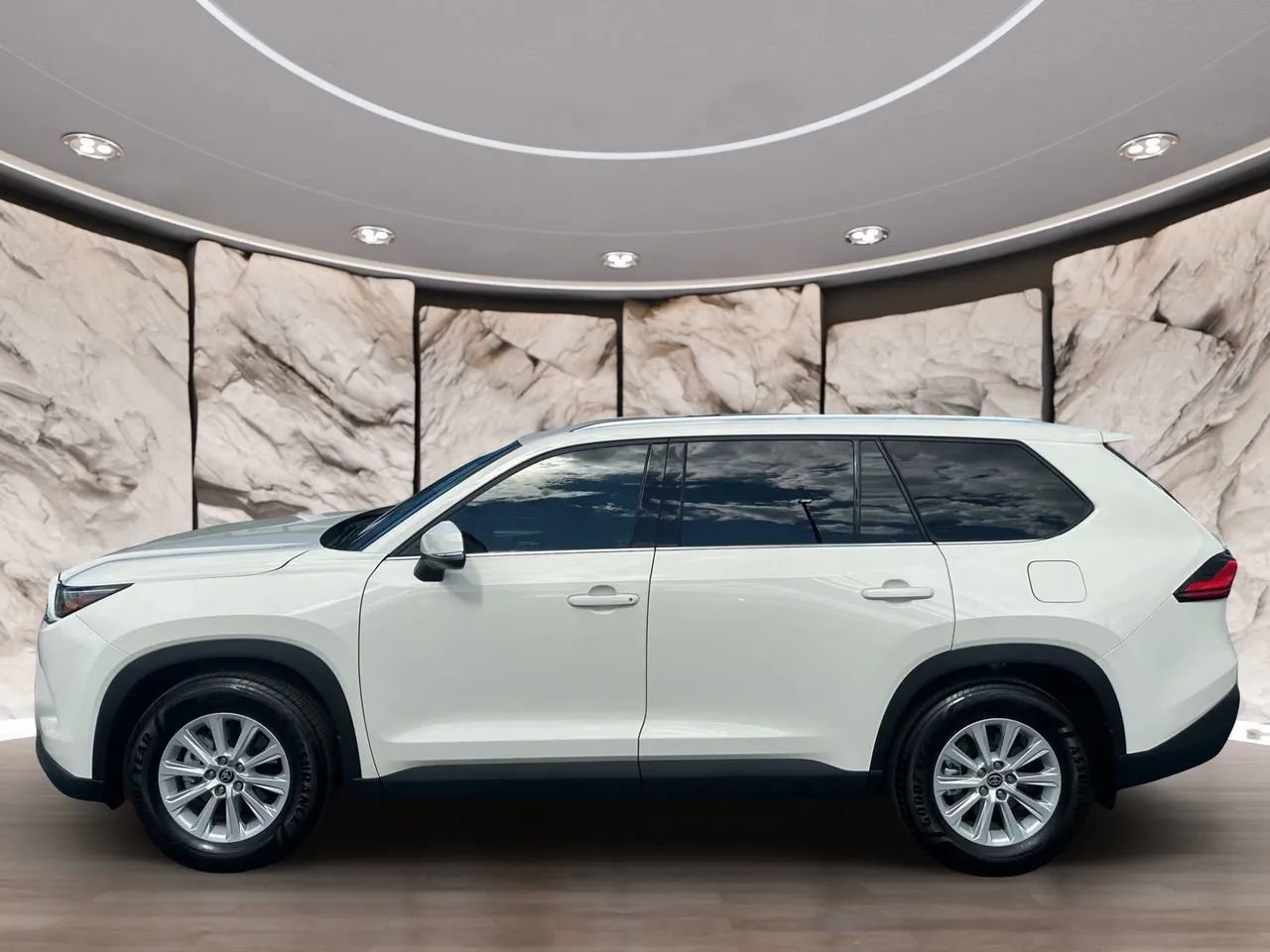 Used 2024 Toyota Grand Highlander AWD image 2
