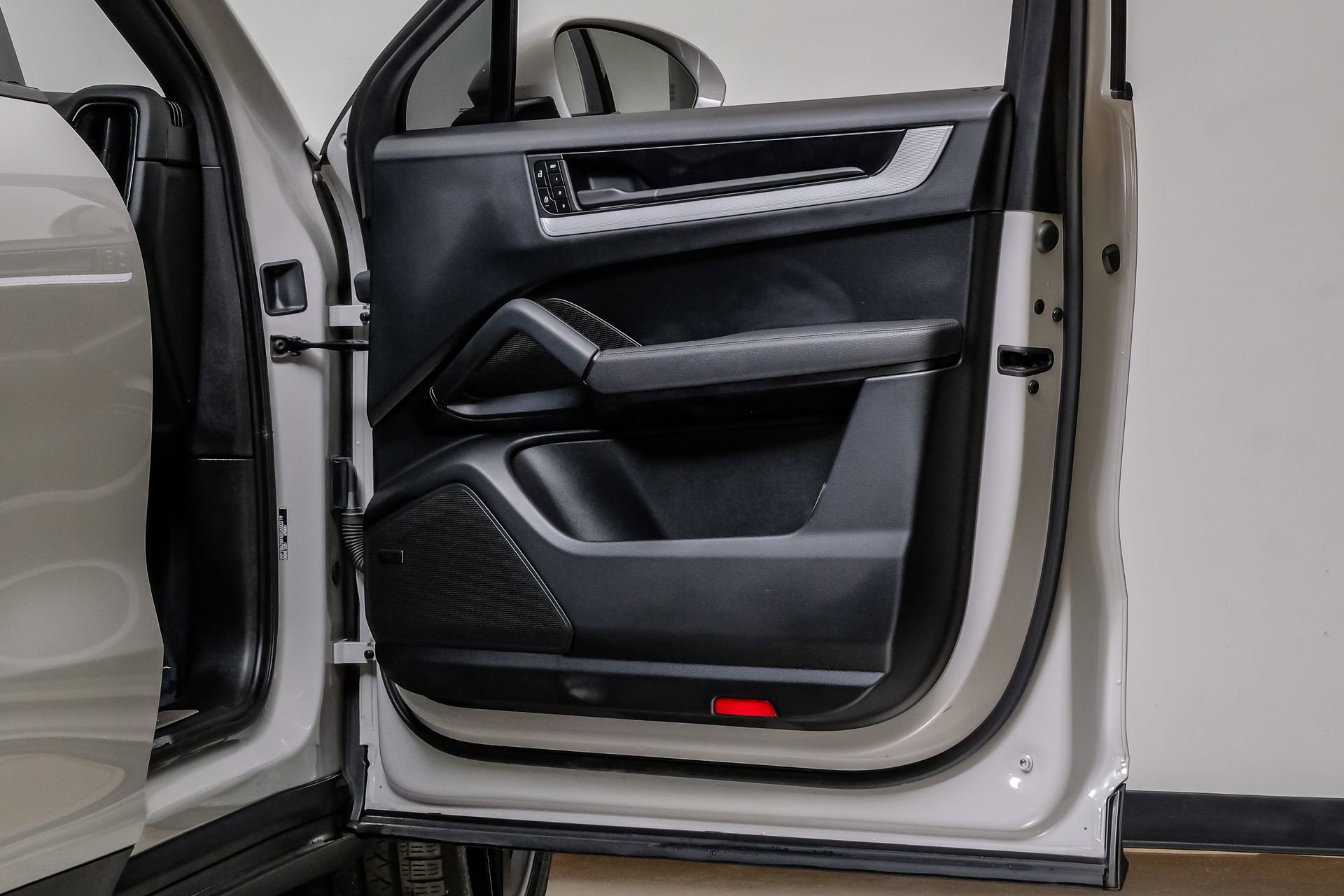 Used 2024 Porsche Cayenne Coupe image 47