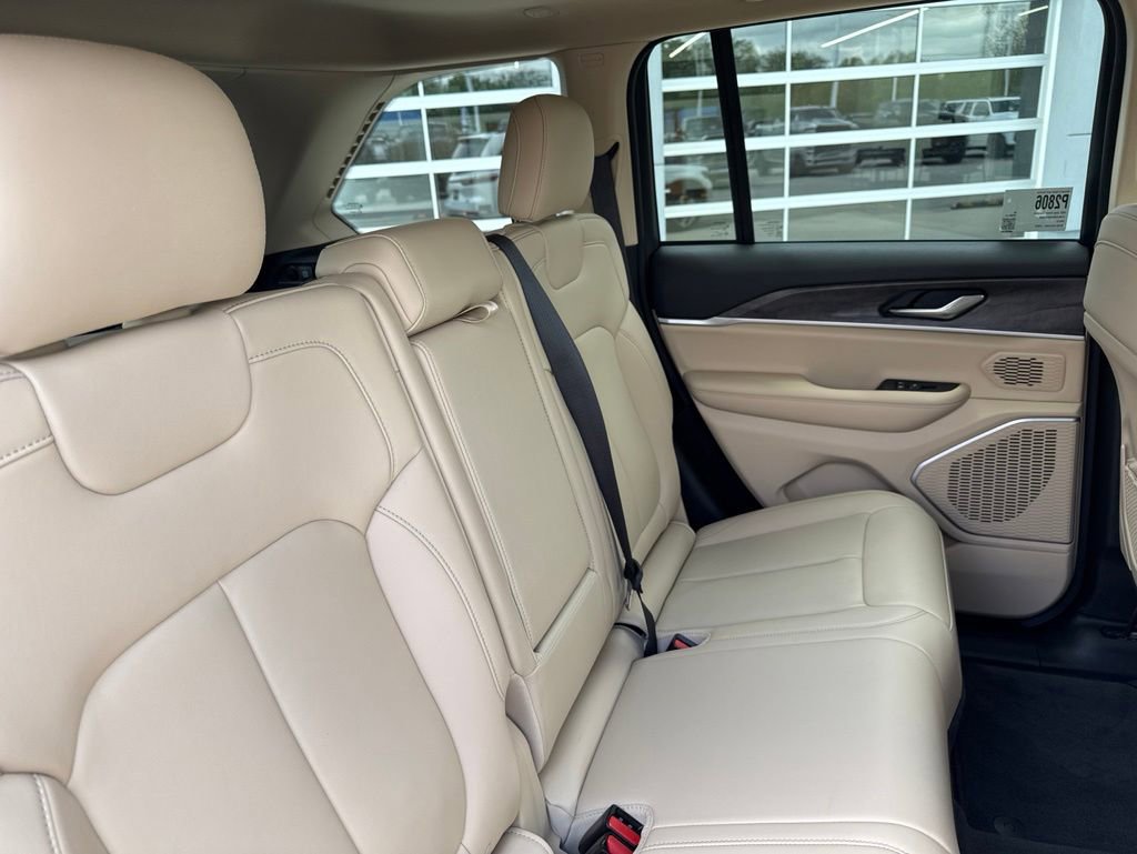 Used 2022 Jeep Grand Cherokee Limited AWD/4WD image 36