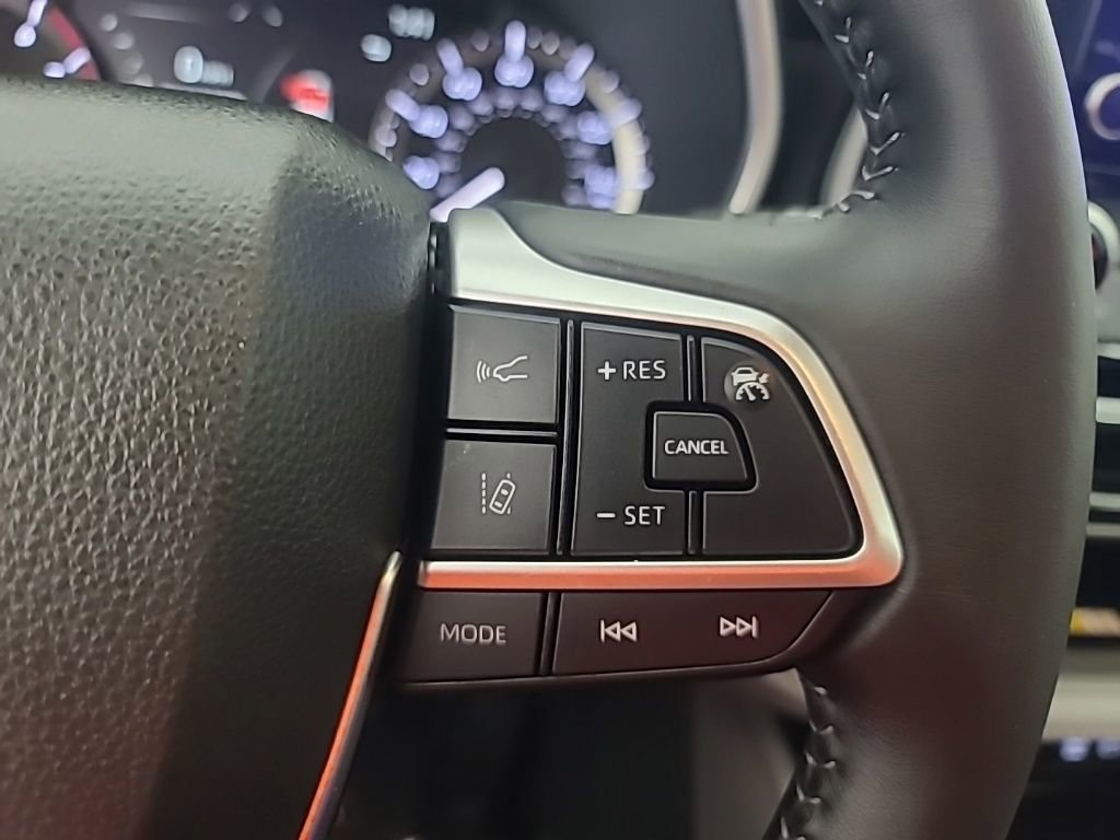 Used 2023 Toyota Highlander XLE image 31