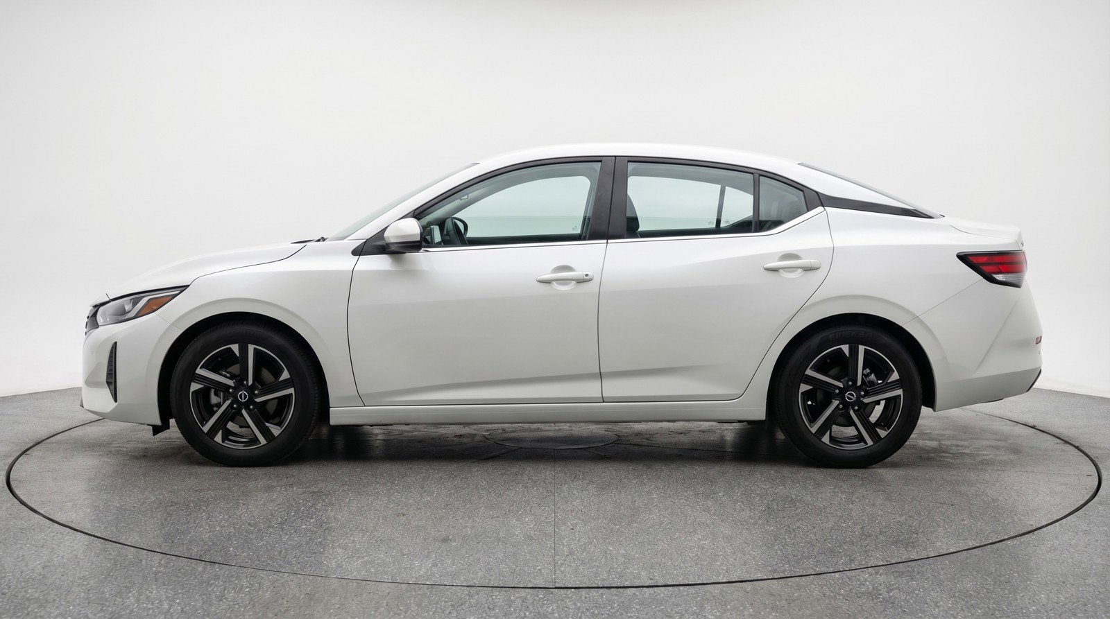 Used 2025 Nissan Sentra SV FWD image 5