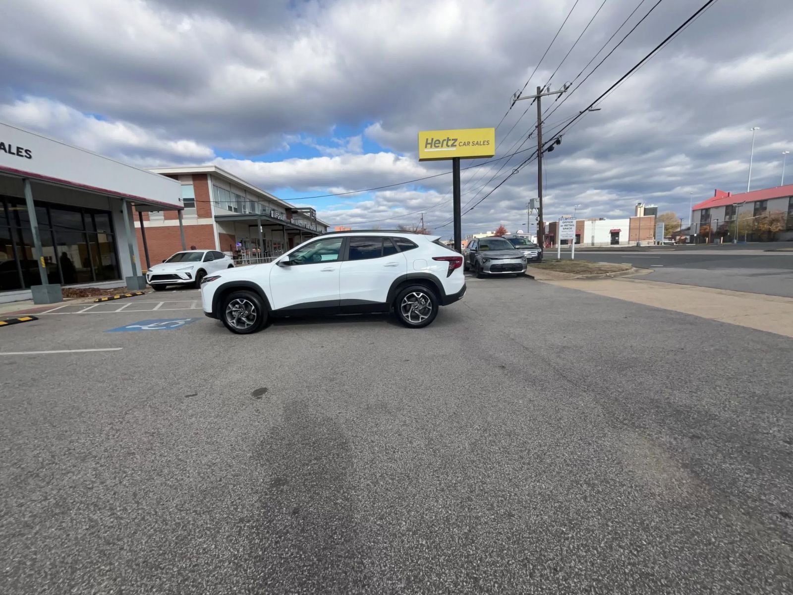 Used 2025 Chevrolet Trax LT image 15