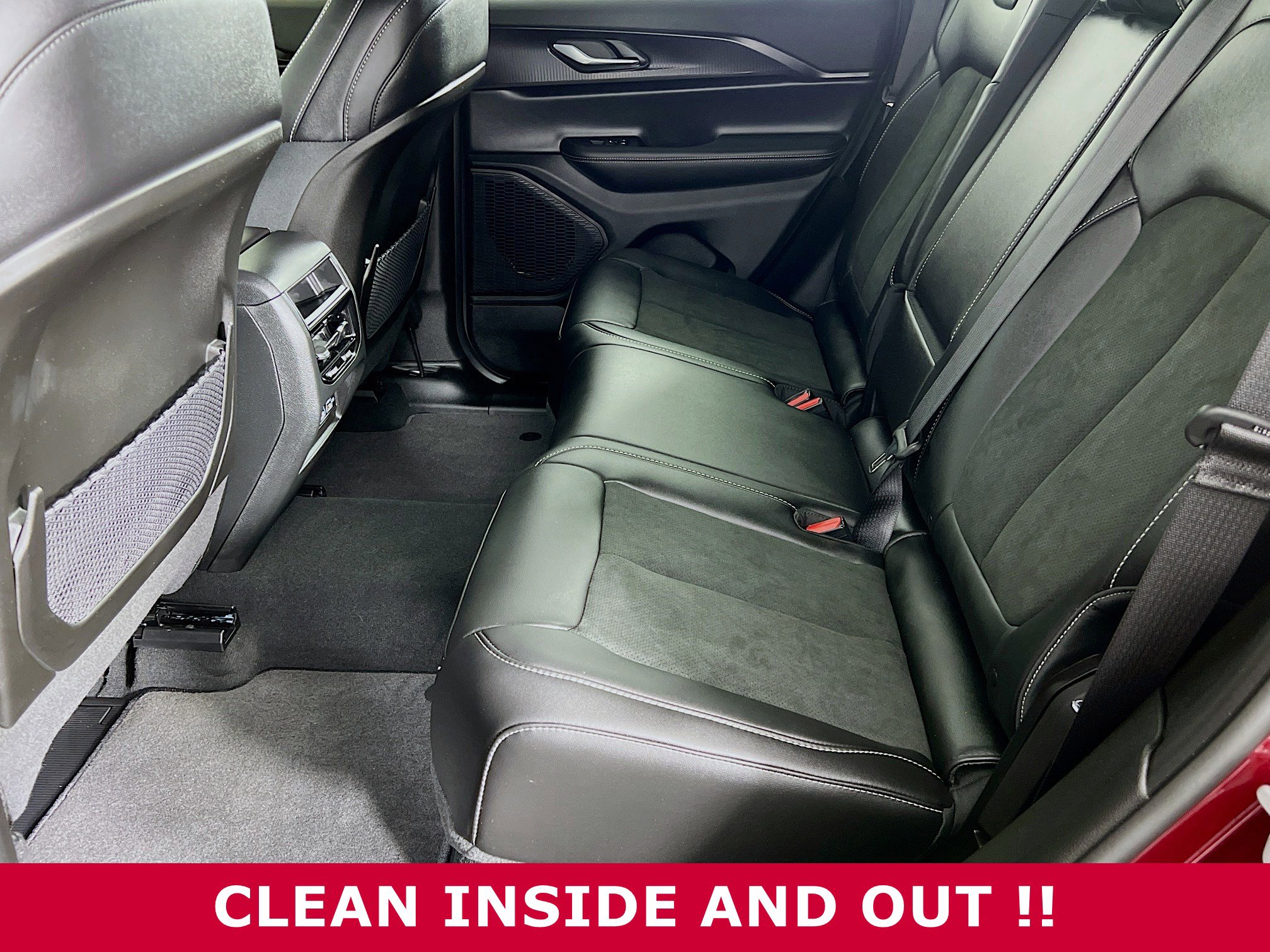 Used 2025 Jeep Grand Cherokee Altitude image 5