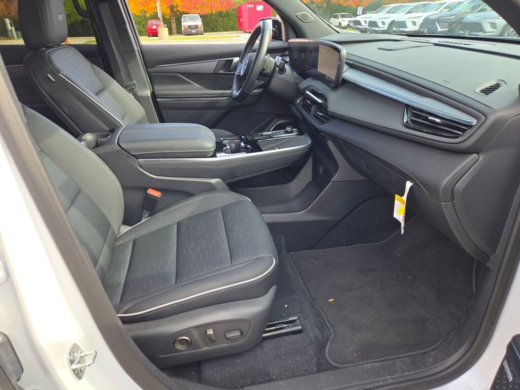 New 2025 Buick Enclave Sport Touring w/ Super Cruise Package image 7