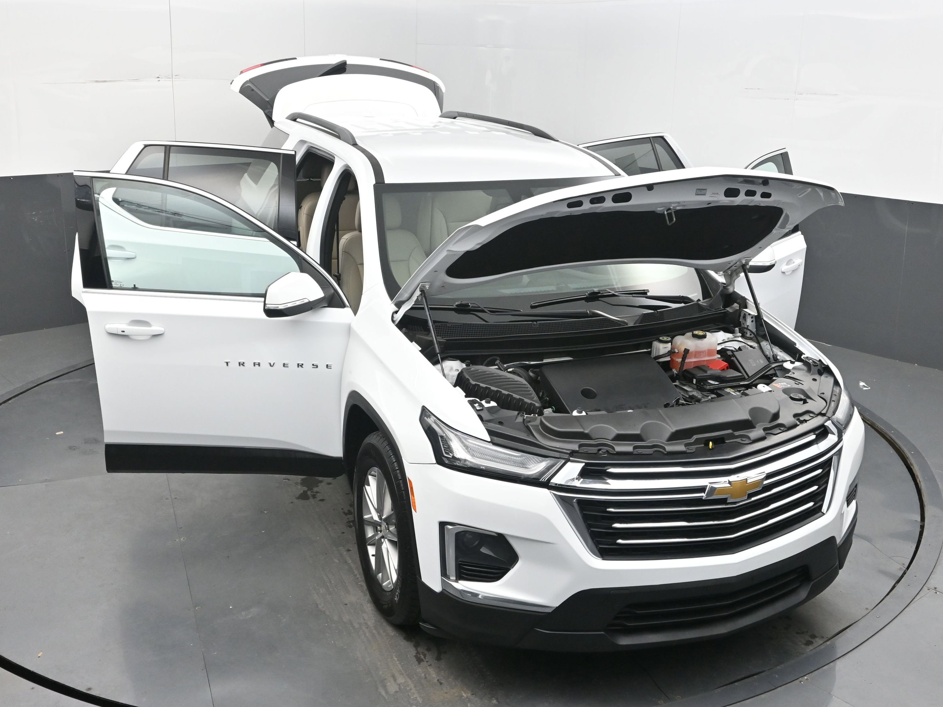 Used 2022 Chevrolet Traverse LT AWD/4WD image 39
