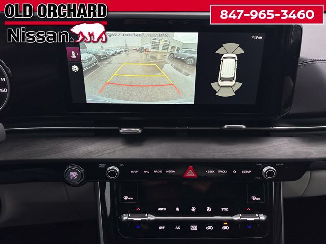 Used 2024 Kia Carnival EX FWD image 16