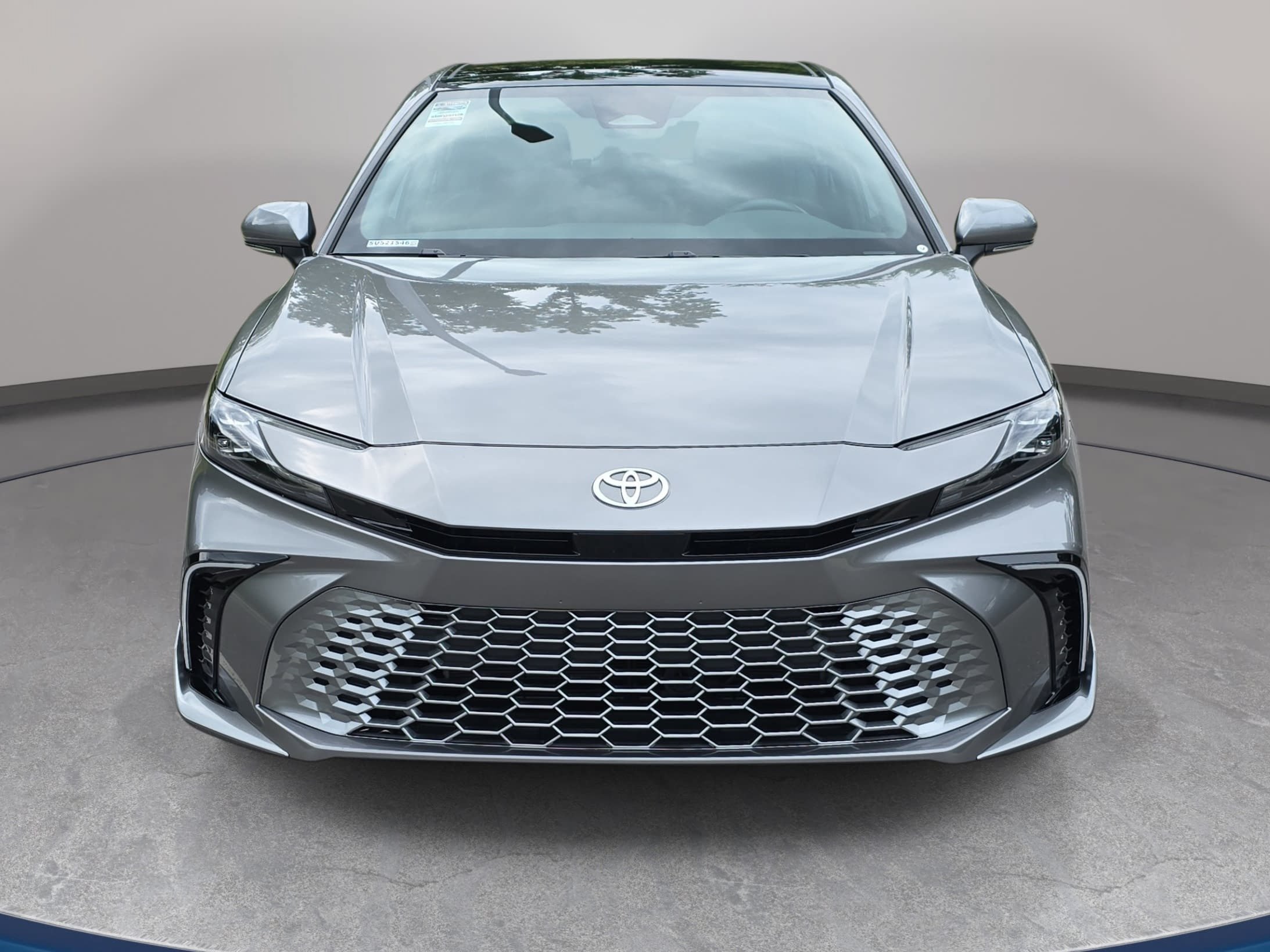 Used 2025 Toyota Camry XSE FWD image 2