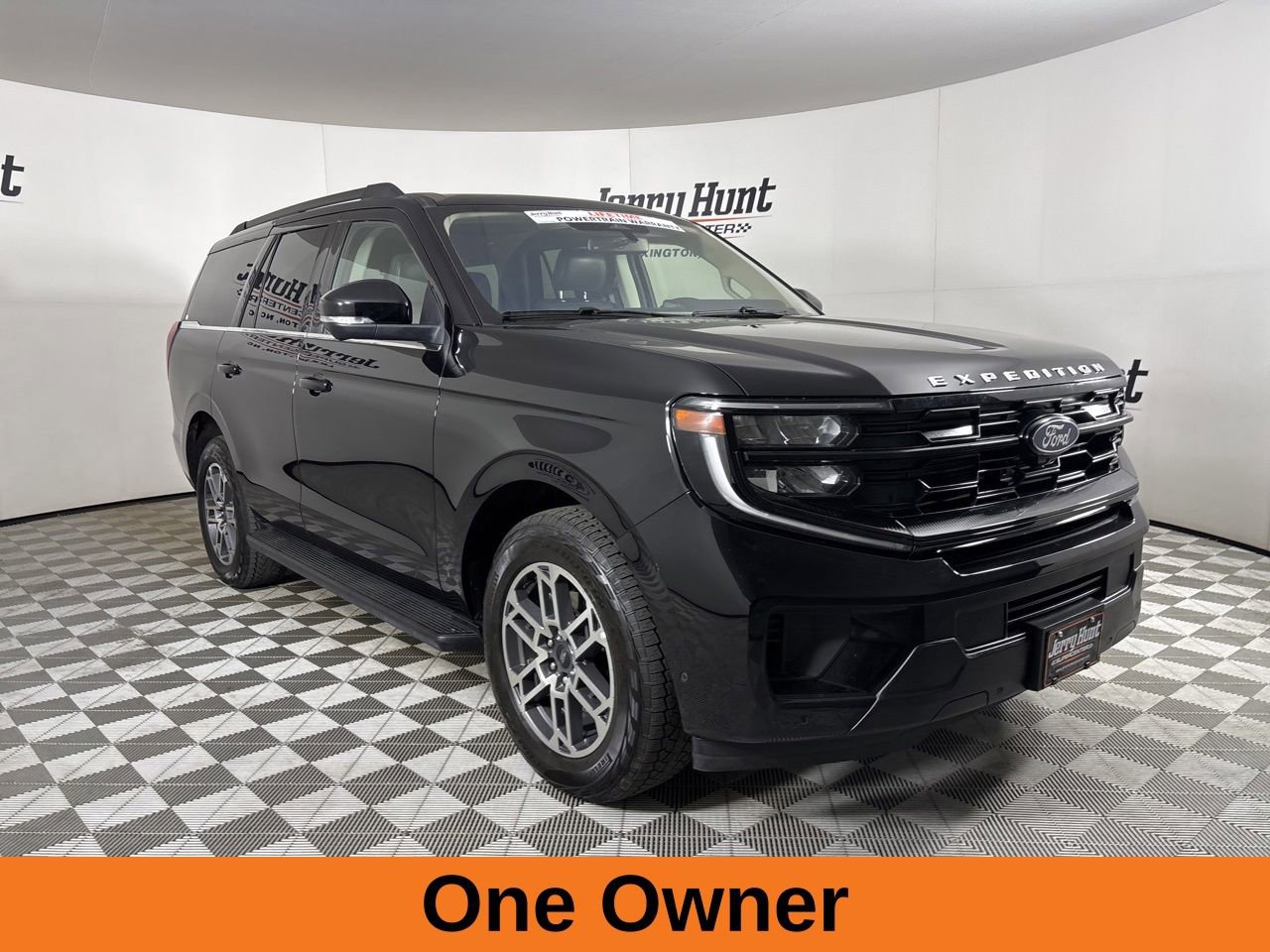 Used 2025 Ford Expedition Active image 4