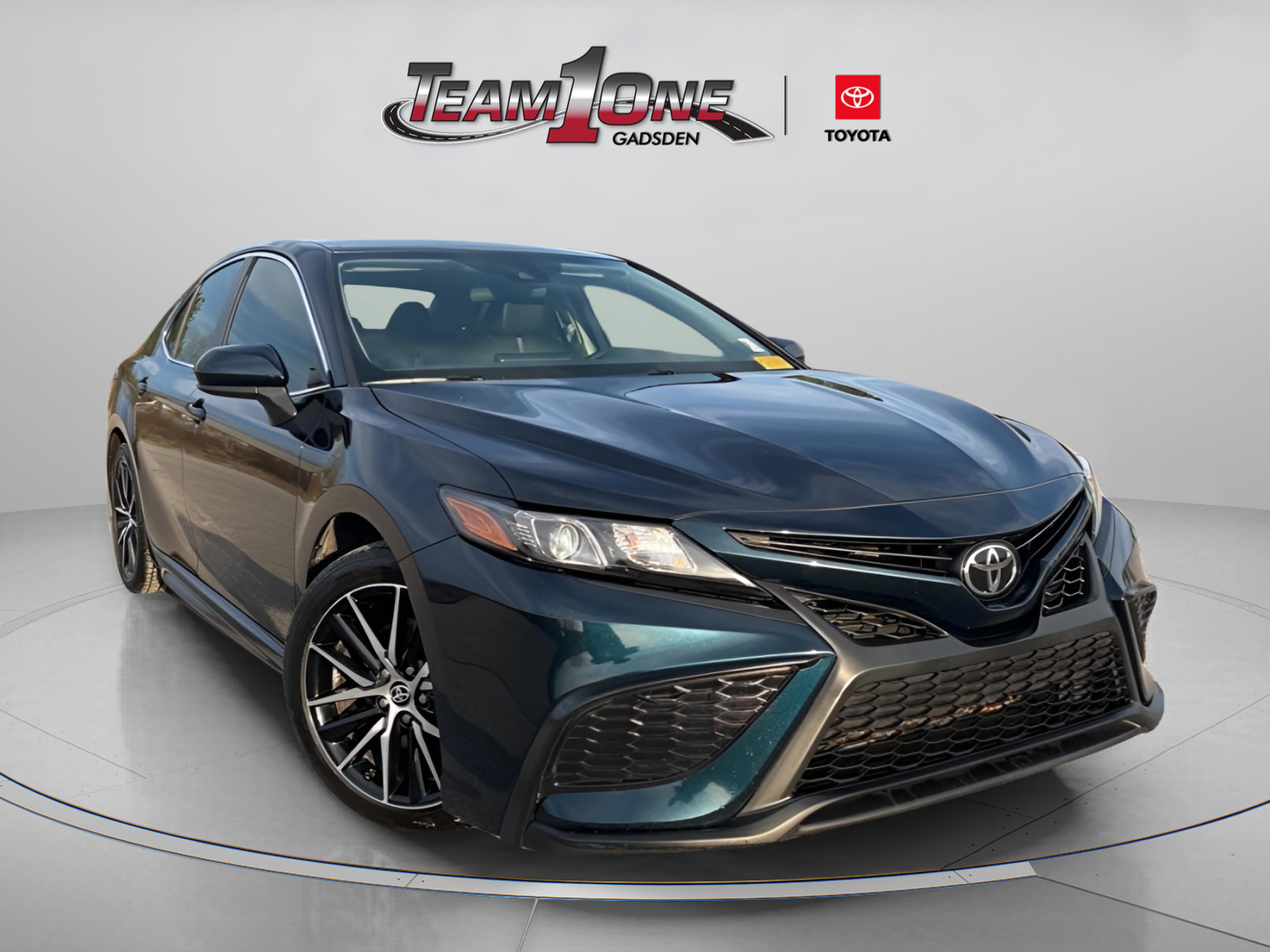 Used 2021 Toyota Camry SE image 1