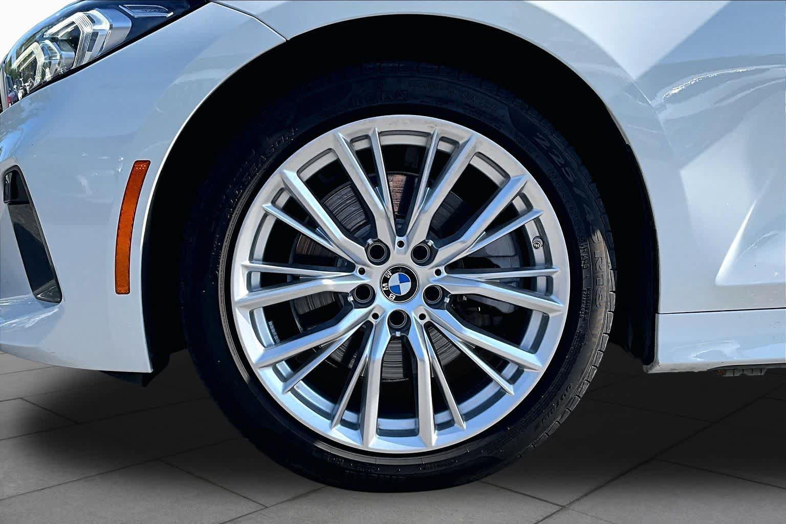 Used 2024 BMW 330i Sedan w/ Premium Package RWD image 10