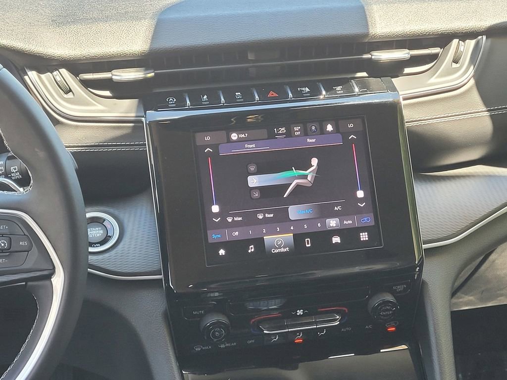 Used 2023 Jeep Grand Cherokee L Laredo image 13