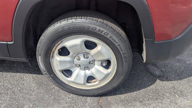 Used 2016 Jeep Cherokee Sport image 10