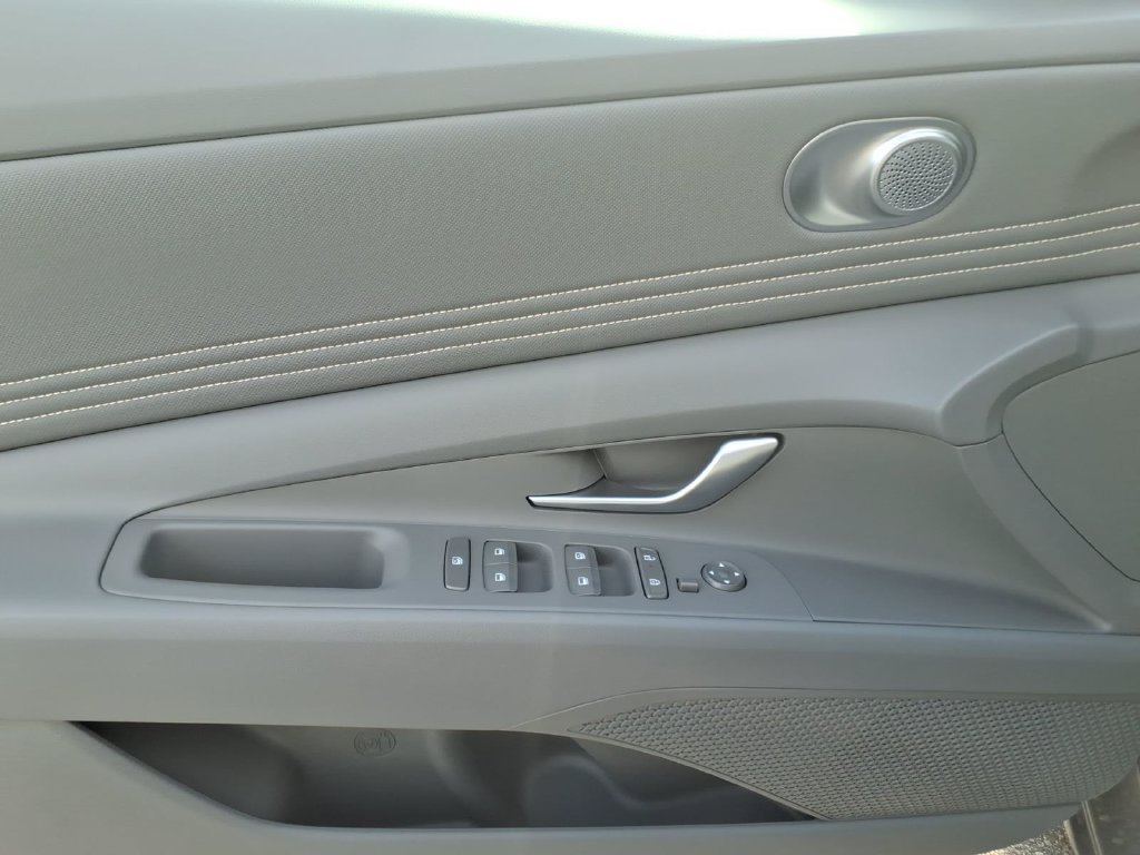Used 2026 Hyundai Elantra Sport w/ Cargo Package FWD image 13