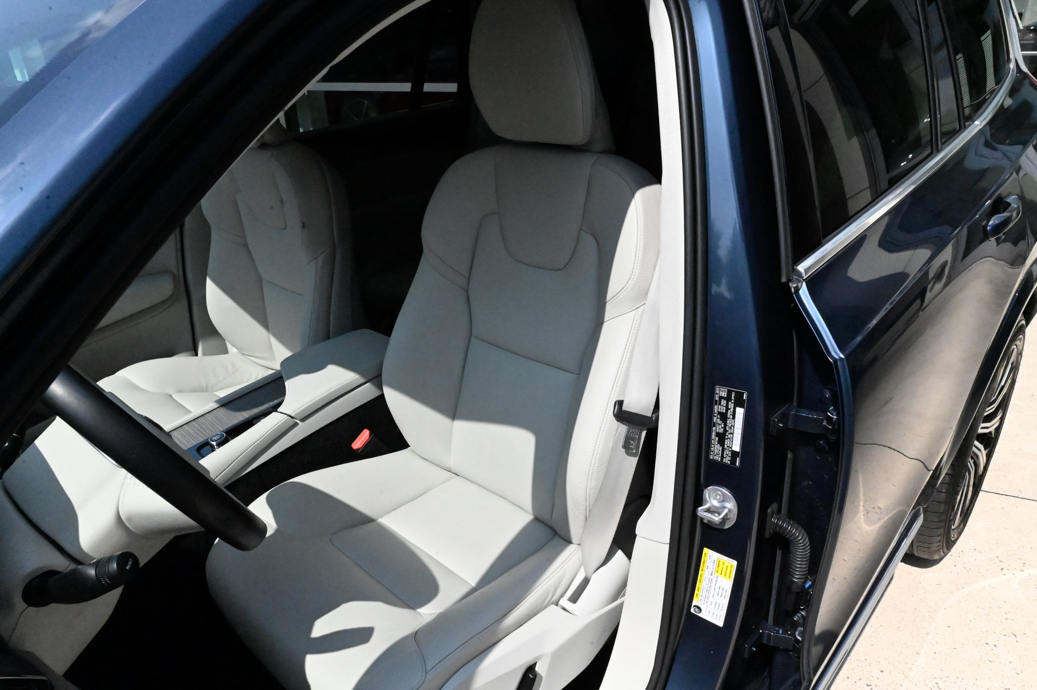 Used 2023 Volvo XC90 B6 Plus AWD/4WD image 19