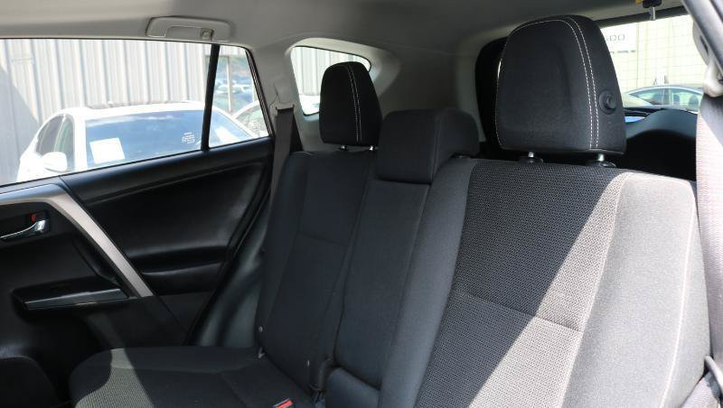 Used 2018 Toyota RAV4 XLE FWD image 17