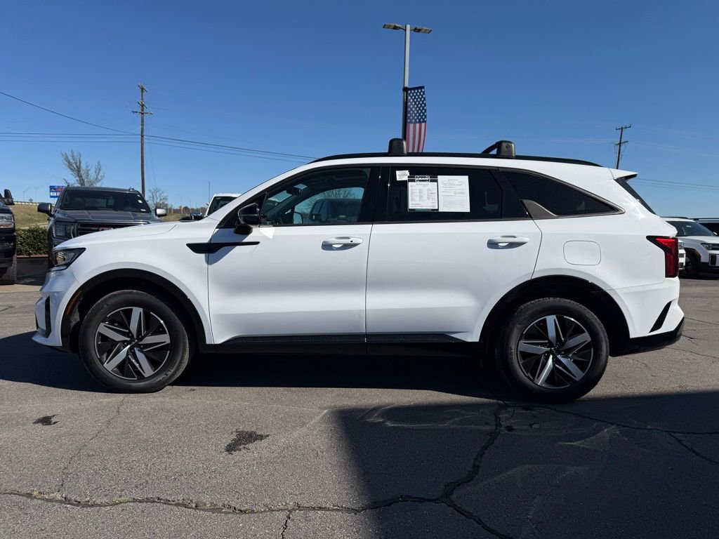 Used 2022 Kia Sorento EX w/ Panoramic Sunroof Package image 4