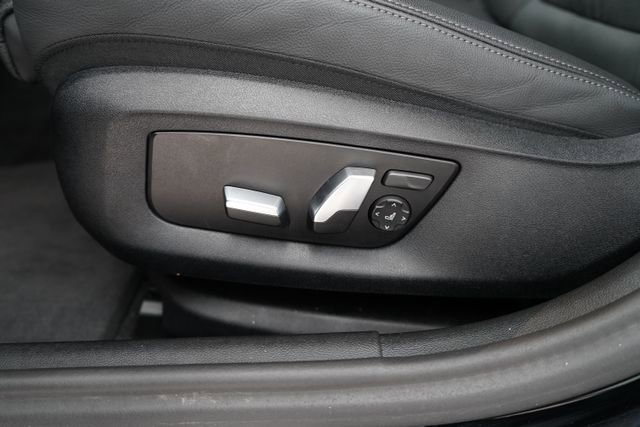 Used 2023 BMW 530e xDrive w/ Convenience Package image 26