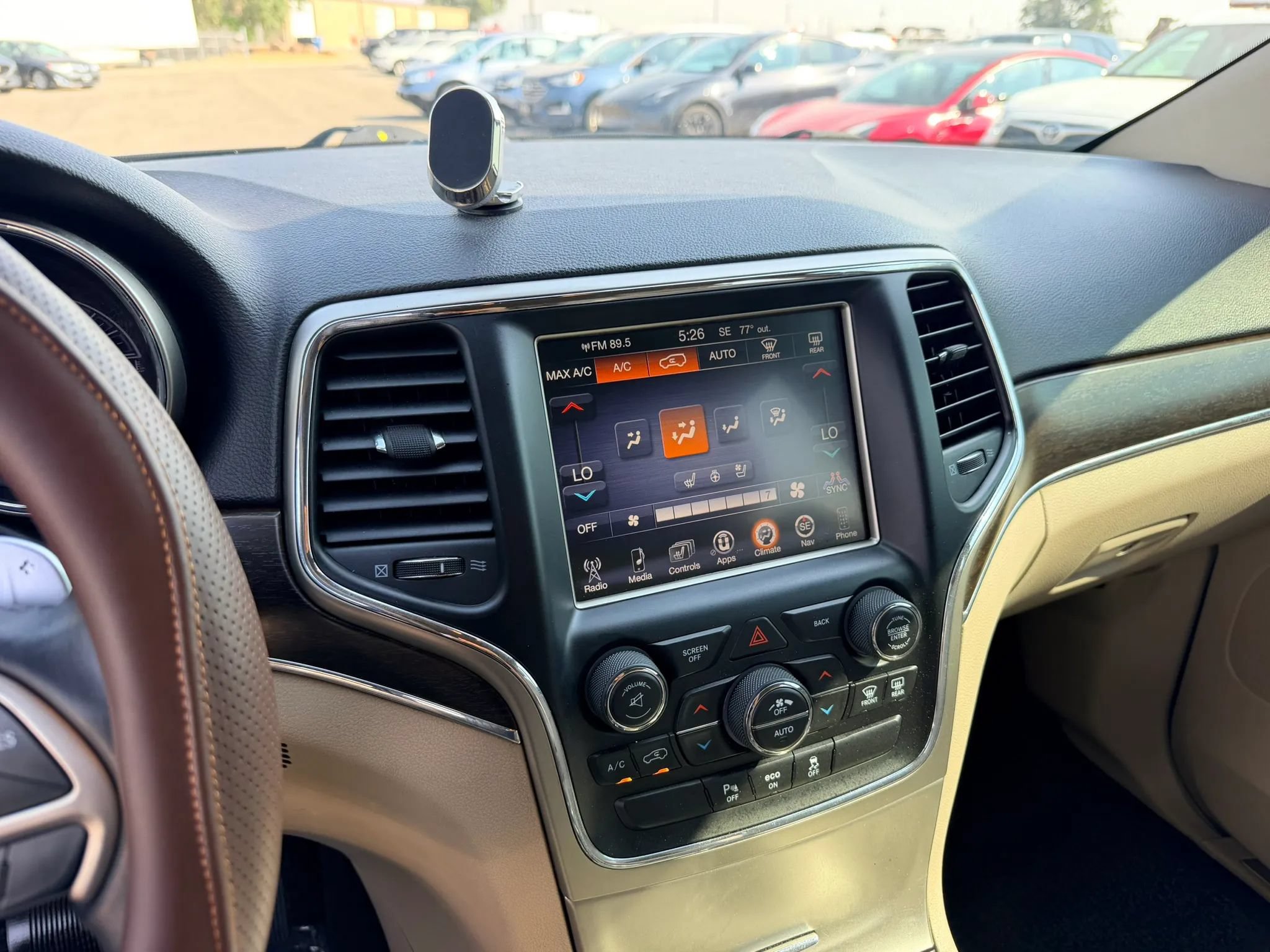 Used 2014 Jeep Grand Cherokee Limited w/ Luxury Group II AWD/4WD image 13