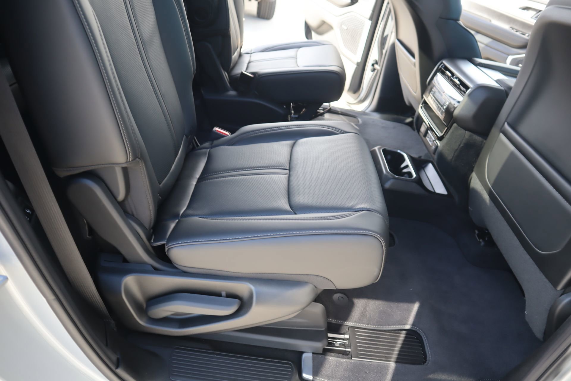 New 2026 Jeep Grand Wagoneer 4WD image 16