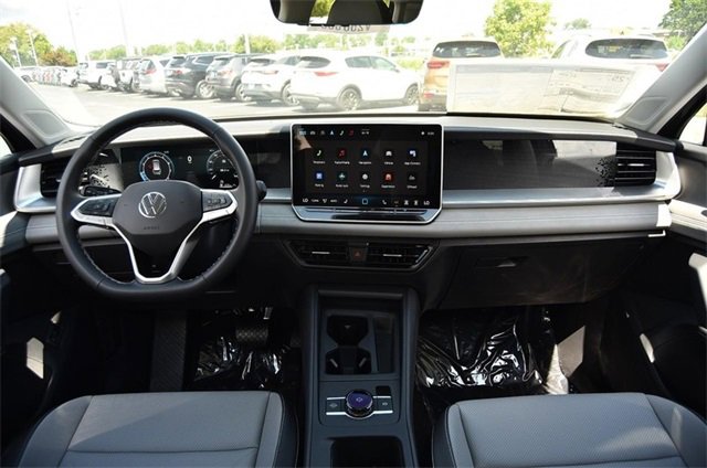 New 2025 Volkswagen Tiguan SE image 7