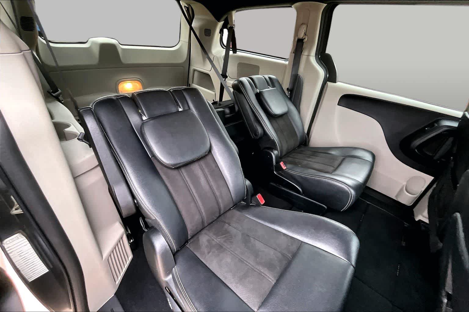 Used 2020 Dodge Grand Caravan SXT FWD image 16