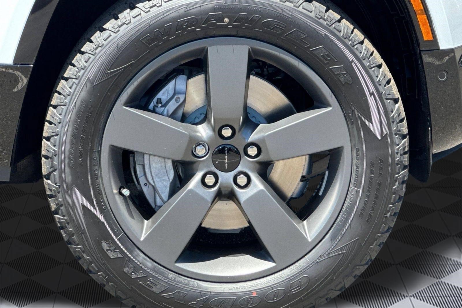 New 2026 Land Rover Defender 110 X-Dynamic SE AWD/4WD image 9