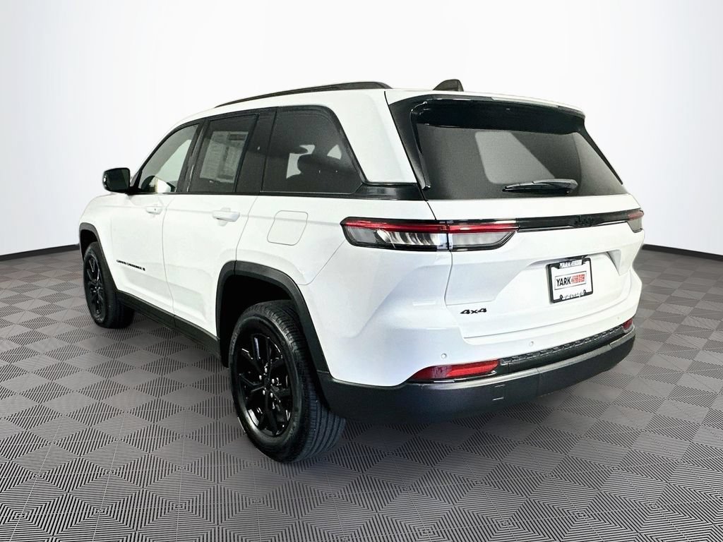 Used 2024 Jeep Grand Cherokee Altitude AWD/4WD image 7