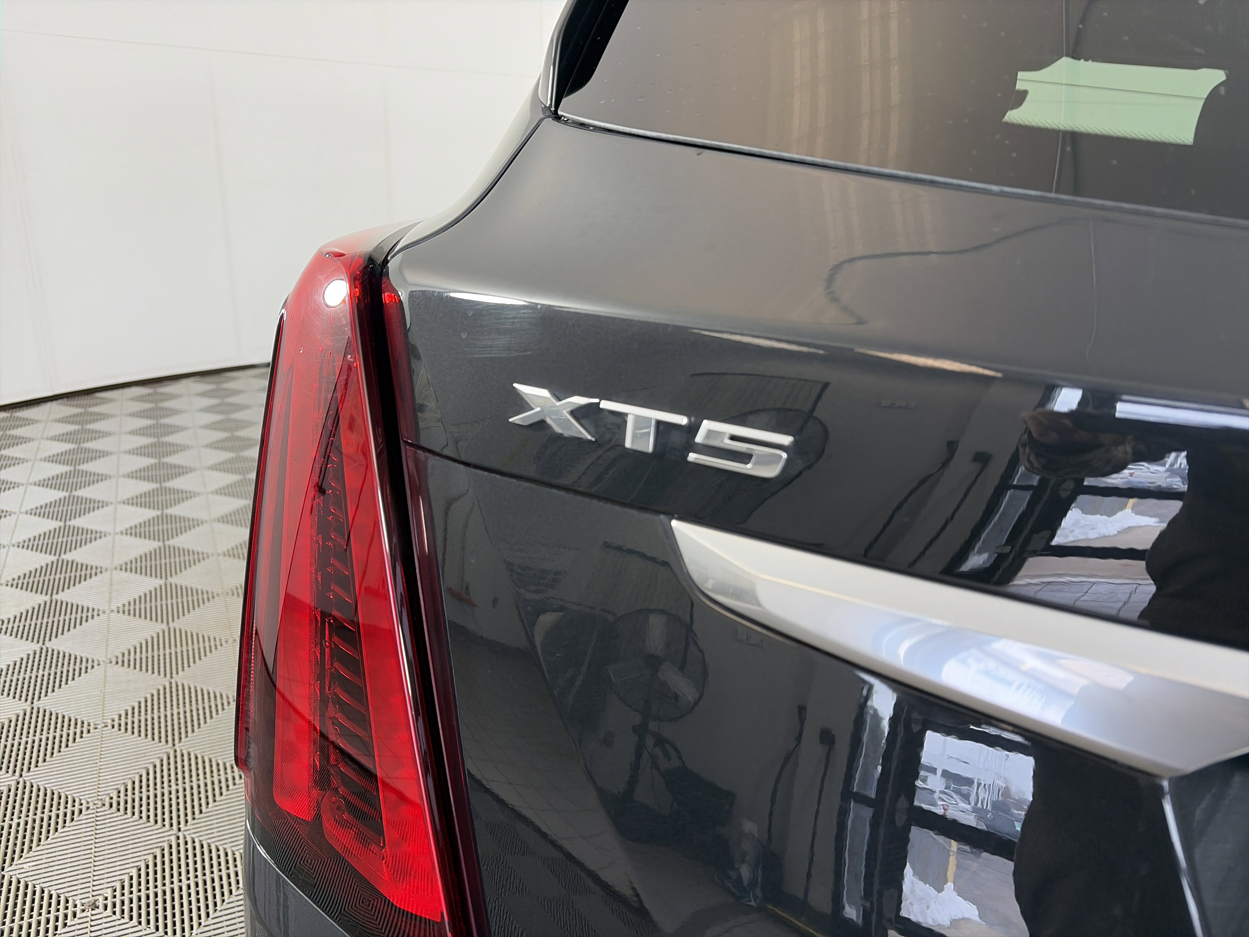 Used 2020 Cadillac XT5 Premium Luxury image 16