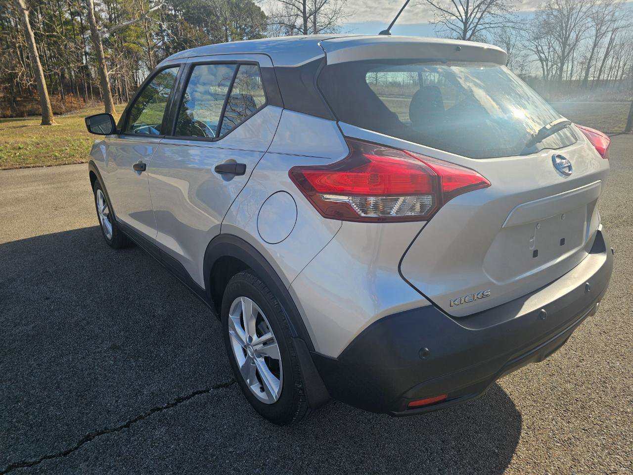 Used 2020 Nissan Kicks S image 8