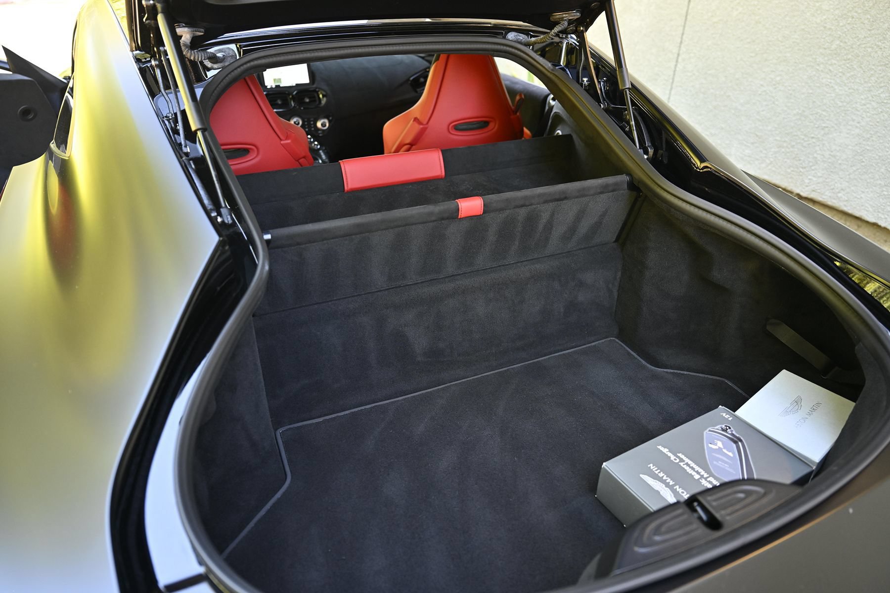 Used 2020 Aston Martin V8 Vantage Coupe RWD image 23