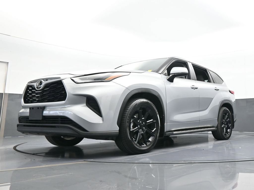 Used 2022 Toyota Highlander L image 56