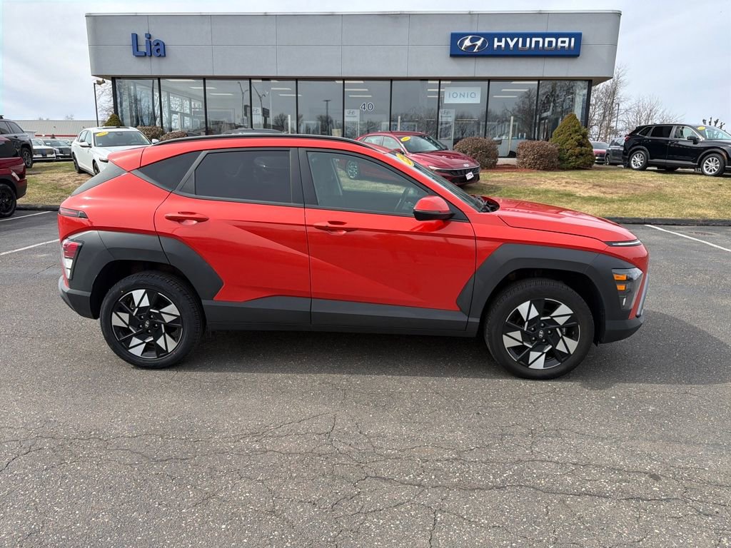 Used 2025 Hyundai Kona SEL image 2