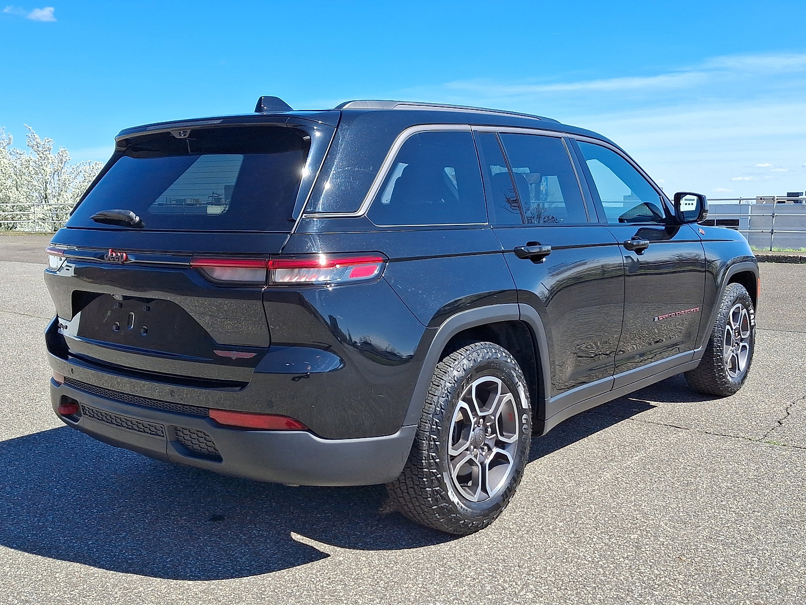 Certified 2022 Jeep Grand Cherokee Trailhawk w/ Luxury Tech Group III image 6