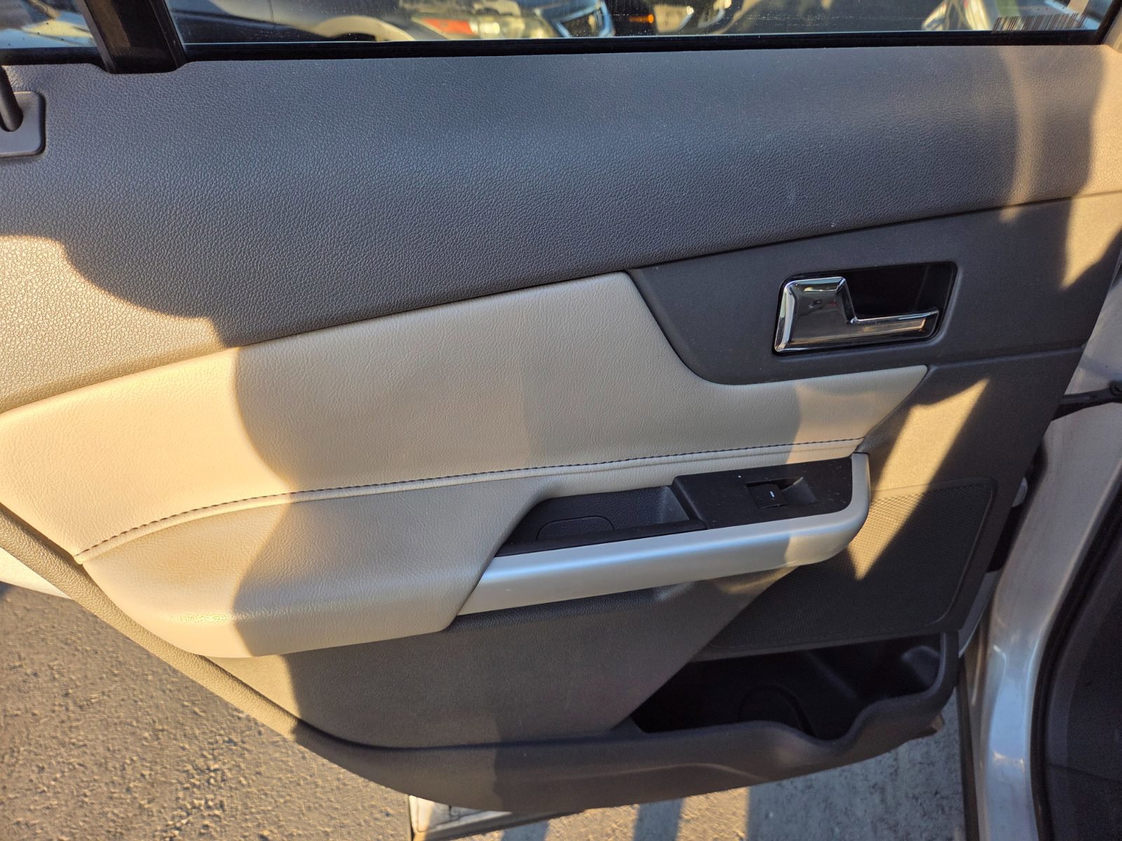 Used 2011 Ford Edge SEL FWD image 9