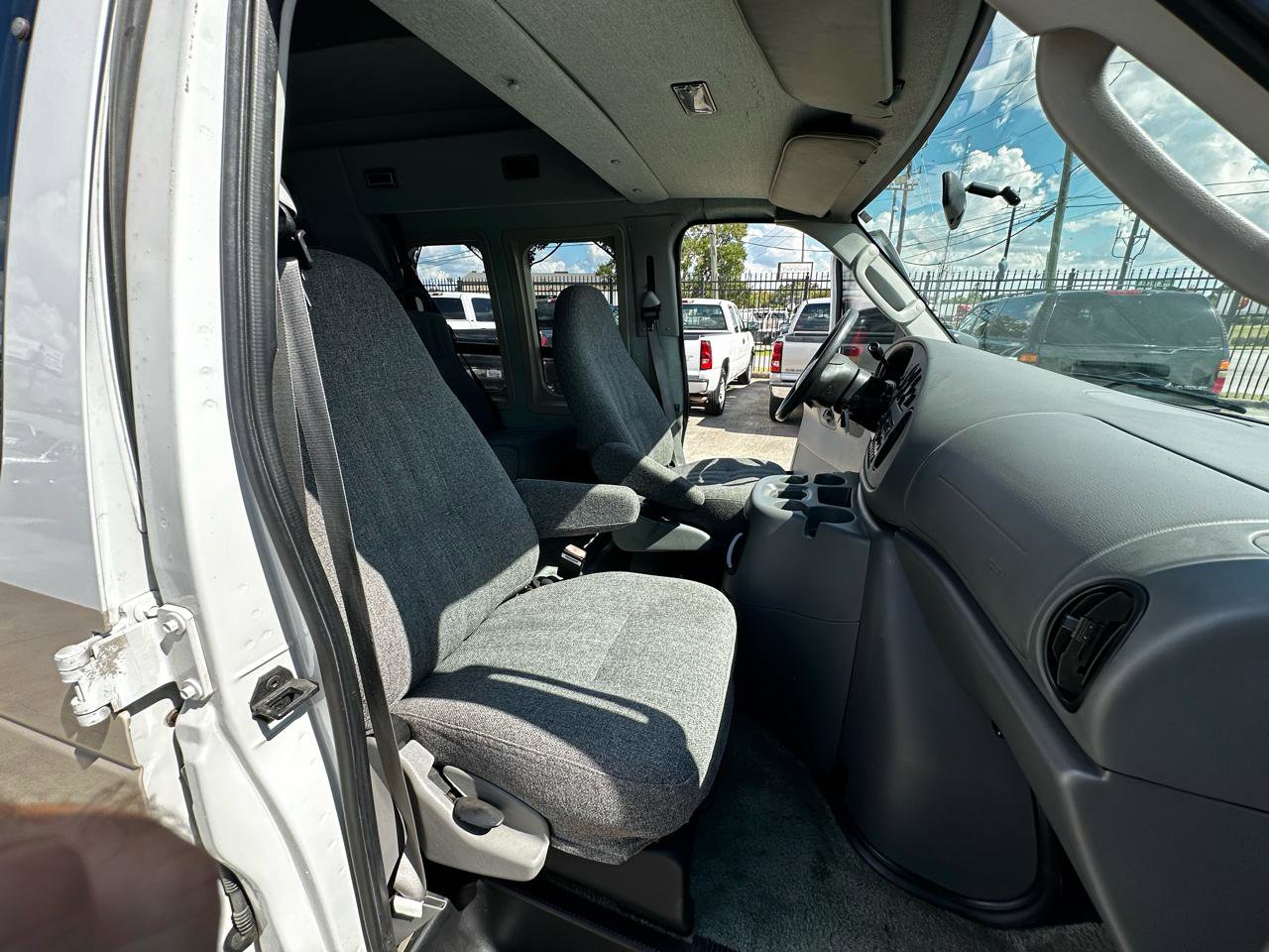 Used 2004 Ford E-250 and Econoline 250 Extended RWD image 66