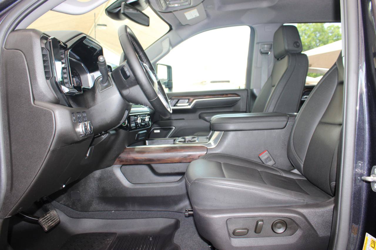 Used 2025 GMC Sierra 3500 SLT w/ SLT Convenience Package AWD/4WD image 11