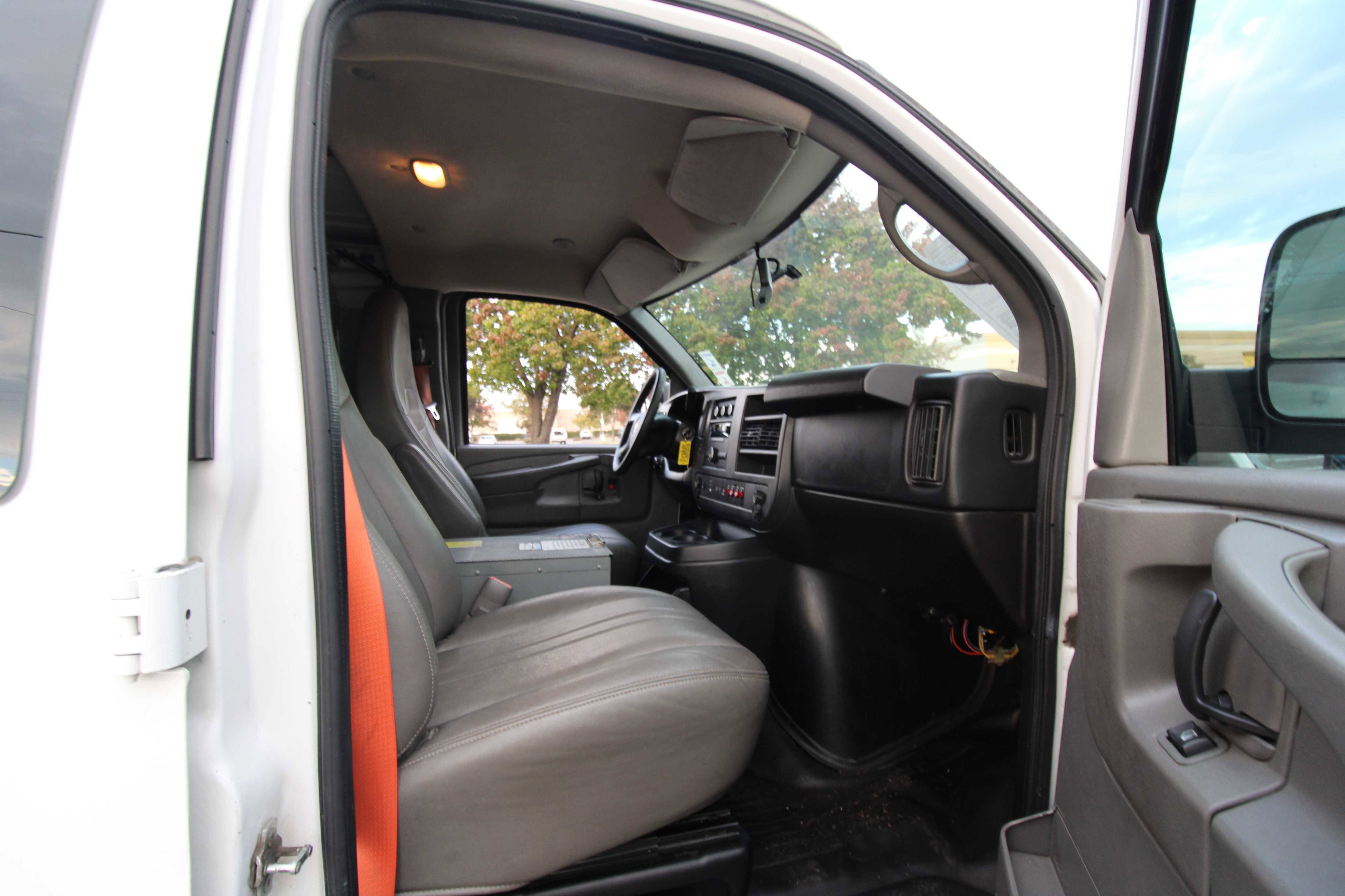 Used 2014 Chevrolet Express 2500 image 17