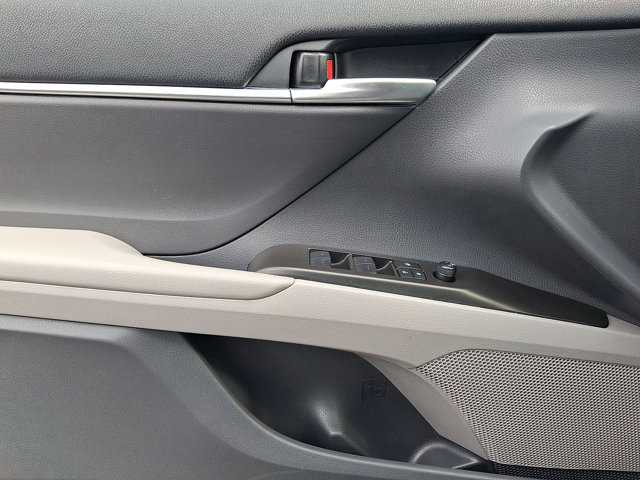 Used 2024 Toyota Camry SE image 12