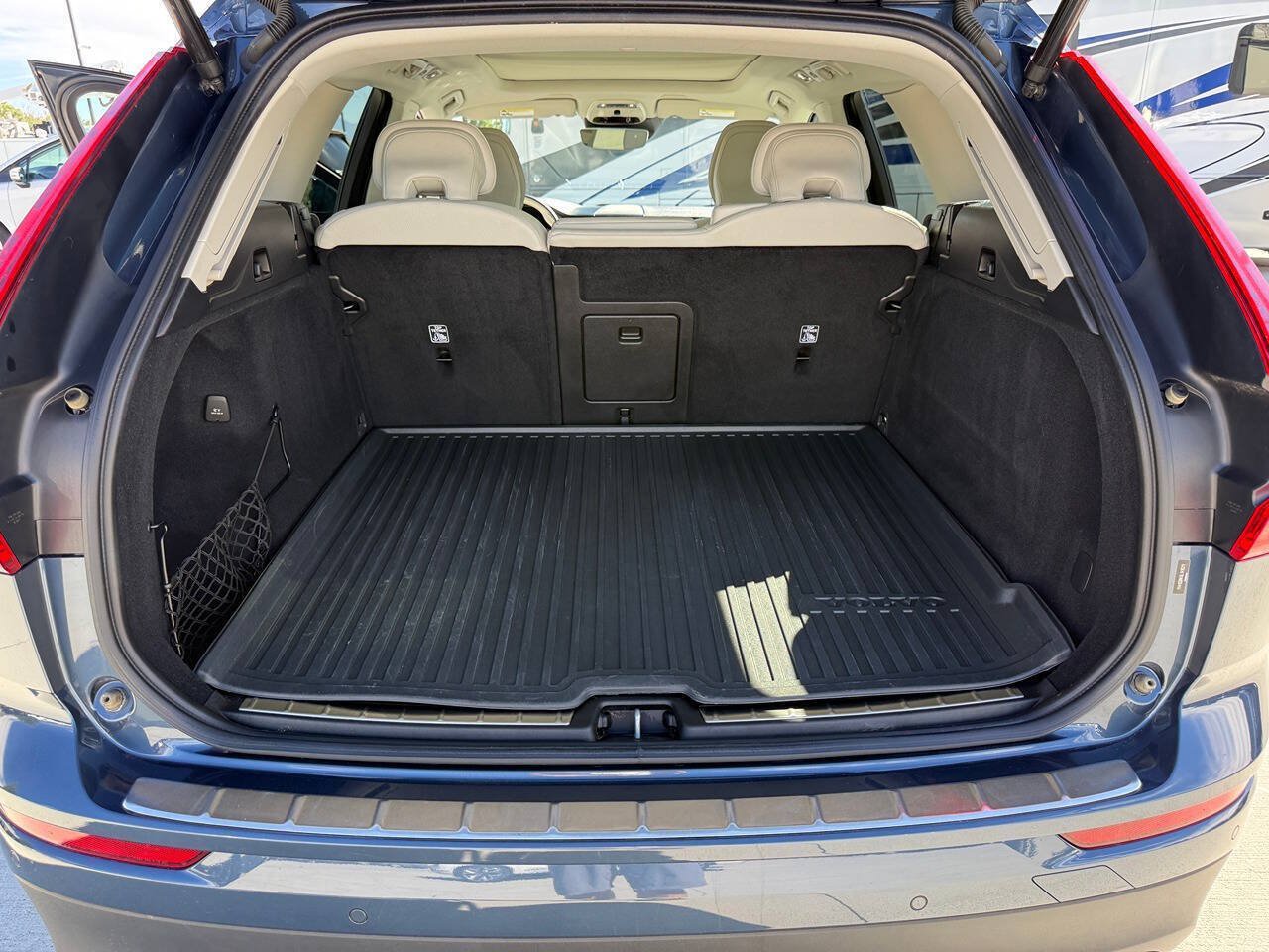 Used 2020 Volvo XC60 T5 Momentum w/ Protection Package Premier AWD/4WD image 26