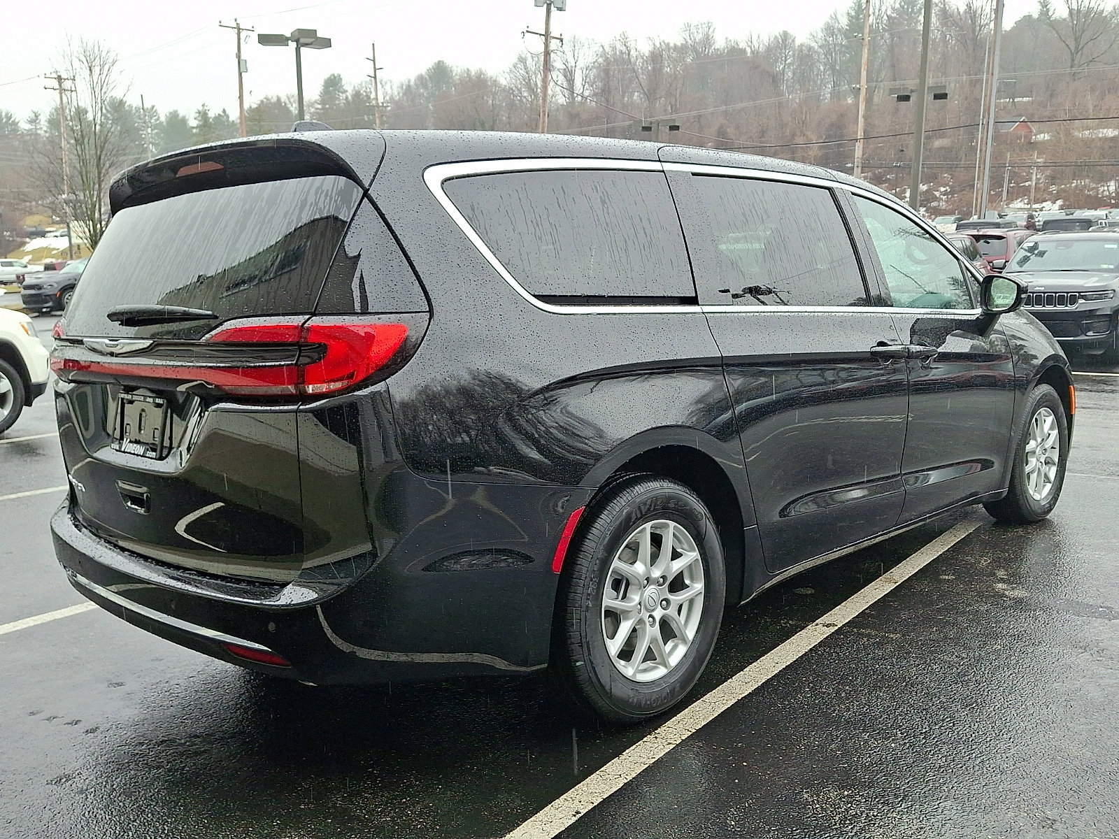 New 2026 Chrysler Pacifica Select image 3