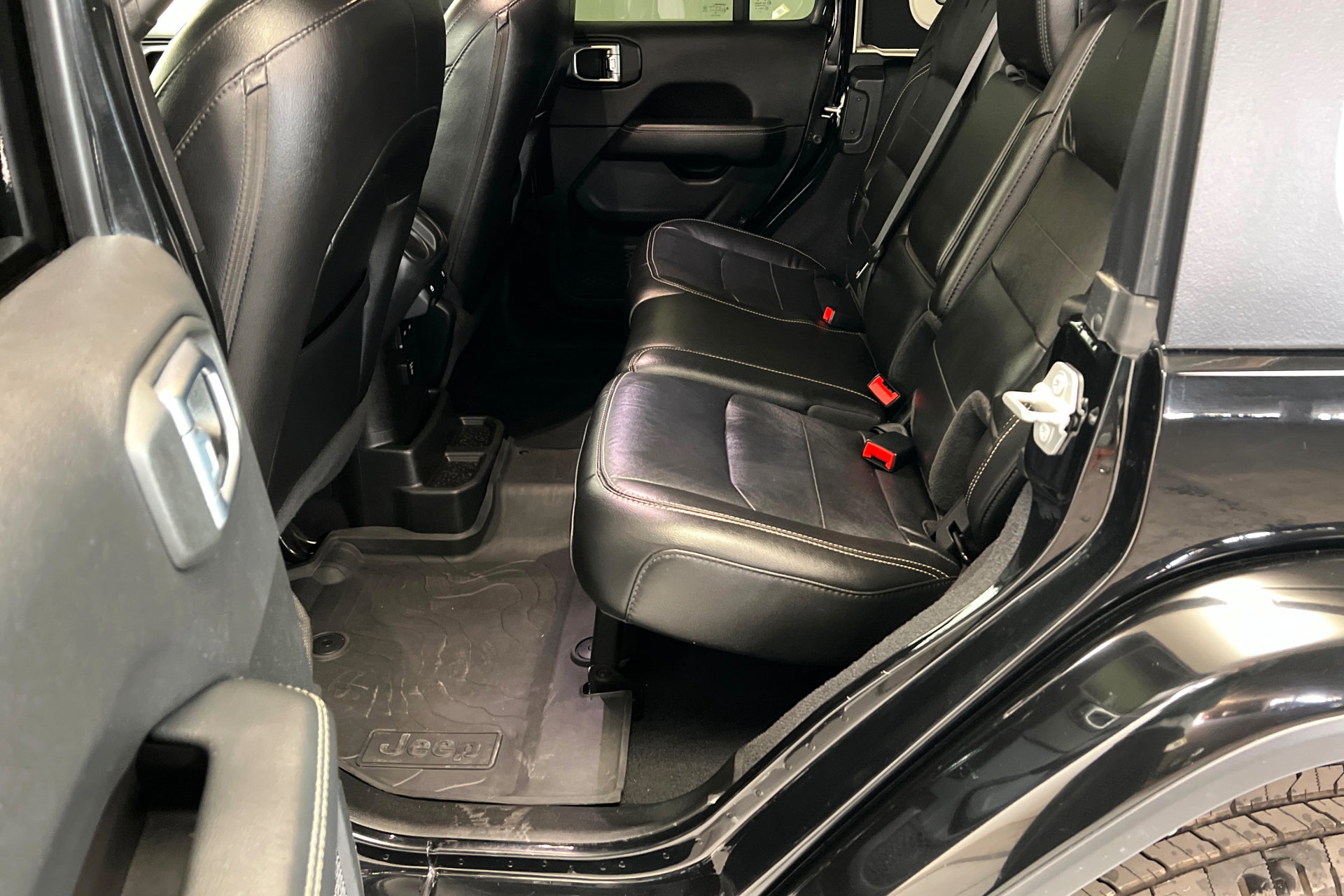 Used 2022 Jeep Wrangler Unlimited Sahara w/ Cold Weather Group image 22