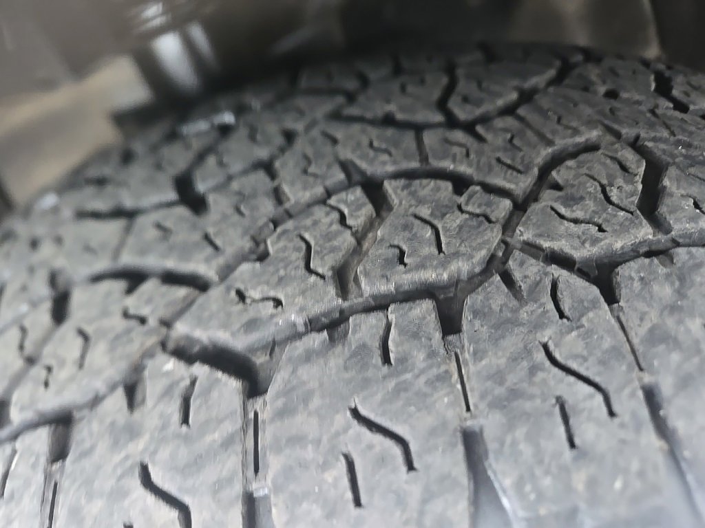 Used 2023 Ford Transit 250 Low Roof AWD w/ Exterior Upgrade Package image 33